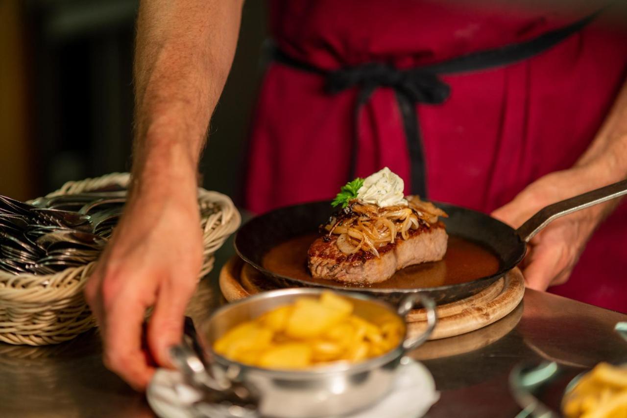 Gasthaus-Pension Zum Kreuz Stuhlingen Buitenkant foto